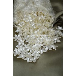 Beyaz Renk İnci Çicek Yarım Kg